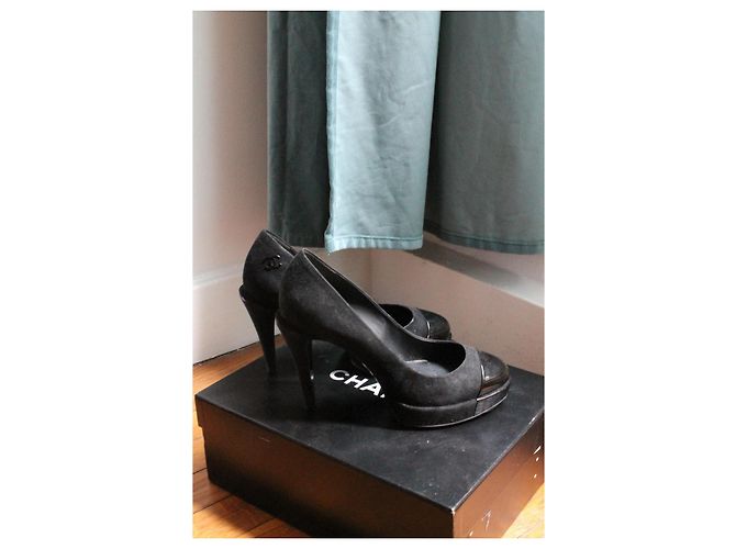 Chanel Pumps aus lackiertem Leder und Wildleder Größe 35,5 - Ansicht 11