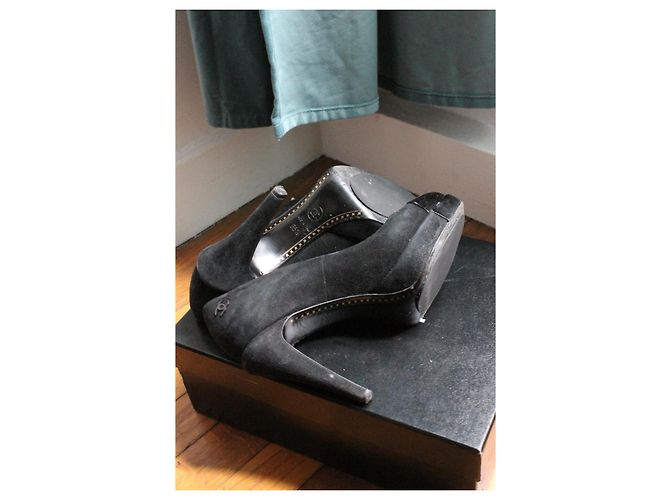 Chanel Pumps aus lackiertem Leder und Wildleder Größe 35,5 - Ansicht 12