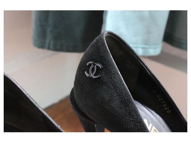 Chanel Pumps aus lackiertem Leder und Wildleder Größe 35,5 - Ansicht 2