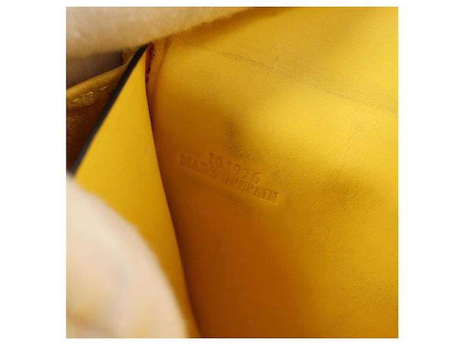 Cartera Zip Puzzle Loewe de Cuero Compacta Amarillo - vista 6