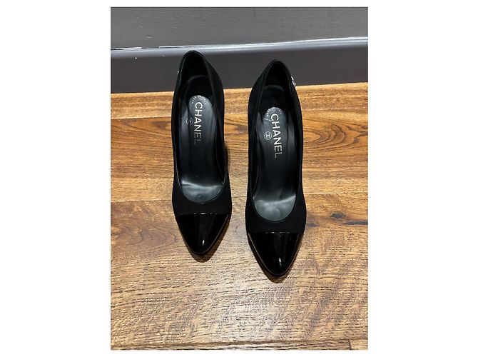 Tacchi in suede nero Chanel 38 - vista 10