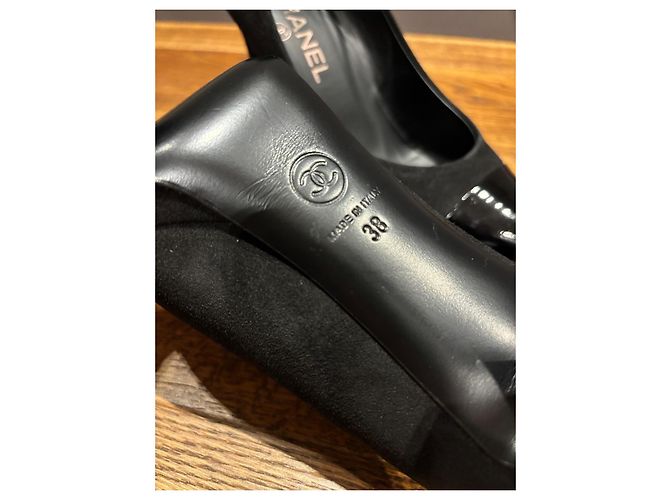 Tacchi in suede nero Chanel 38 - vista 3