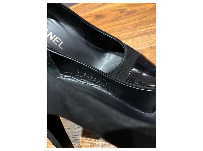 Tacchi in suede nero Chanel 38 - vista 4