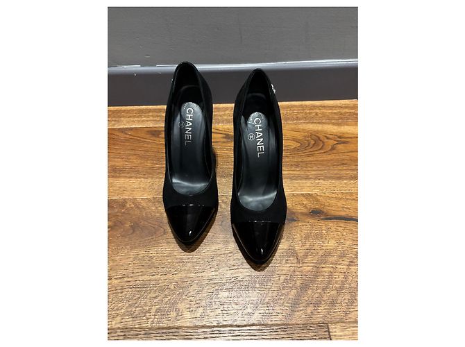 Tacchi in suede nero Chanel 38 - vista 9