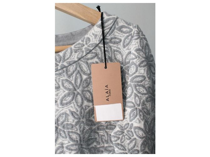Alaïa weißes Kleid mit grauen Blumenmustern, neu mit Etikett, Größe 38 - Ansicht 8