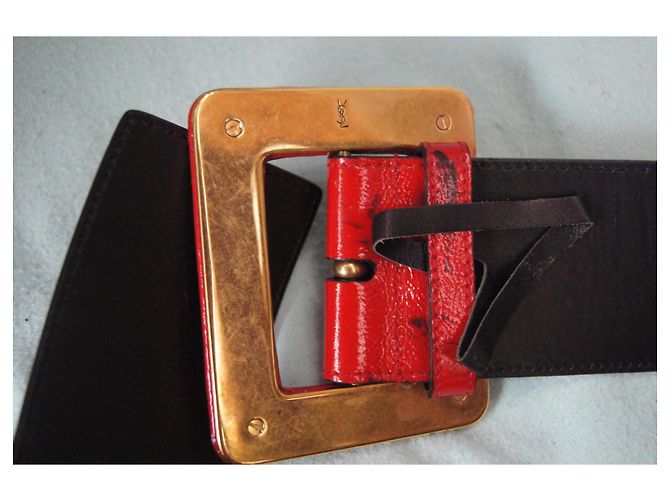 Cinto Yves Saint Laurent Vermelho em Couro Vernizado - vista 11