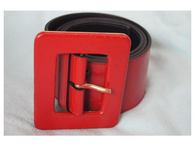 Cinto Yves Saint Laurent Vermelho em Couro Vernizado - vista 2
