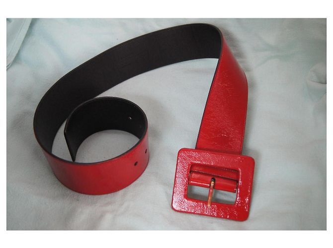 Cinto Yves Saint Laurent Vermelho em Couro Vernizado - vista 3