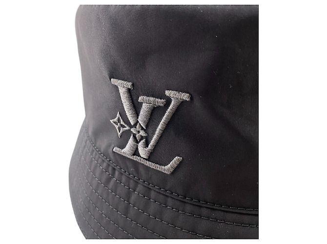 Bucket Cappello da pioggia LV Smash M7725L di Louis Vuitton Nero - vista 11