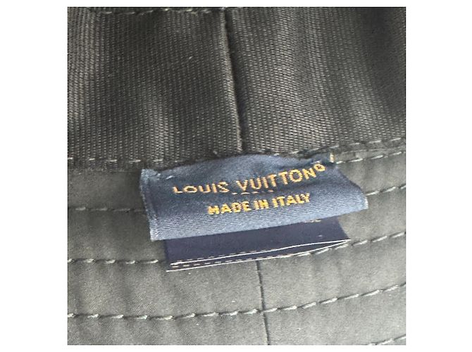 Bucket Cappello da pioggia LV Smash M7725L di Louis Vuitton Nero - vista 9