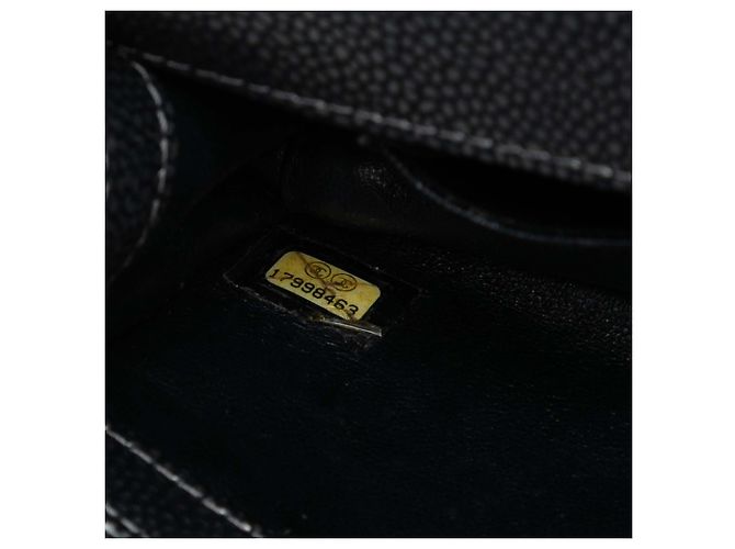 Clutch de caviar metálico preto CC entrelaçado com corrente e alça da Chanel - vista 6