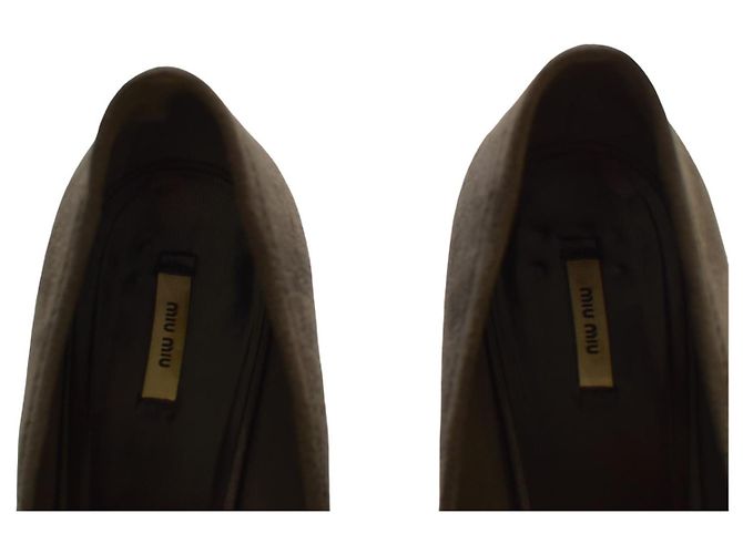 Miu Miu Wildleder Pumps mit Schleife – Grau mit schwarzer Lackspitze Größe 39,5 - Ansicht 7