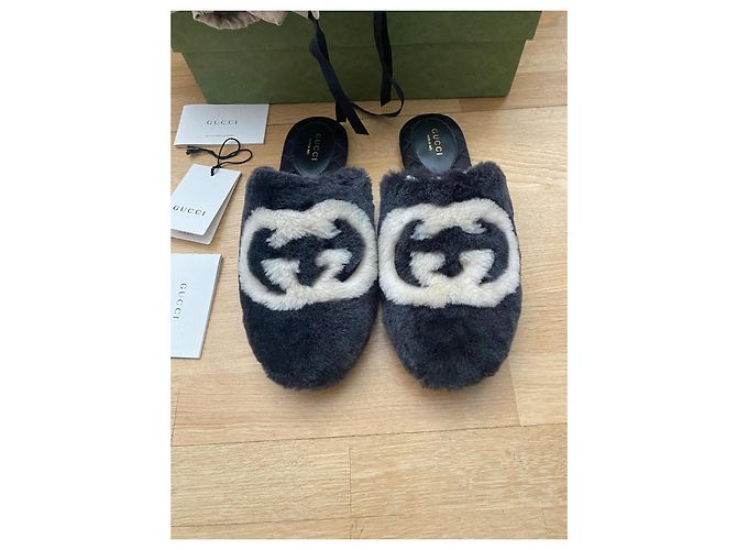 Schwarze Lammfell-Mules mit GG-Logo von Gucci Weiß - Ansicht 3