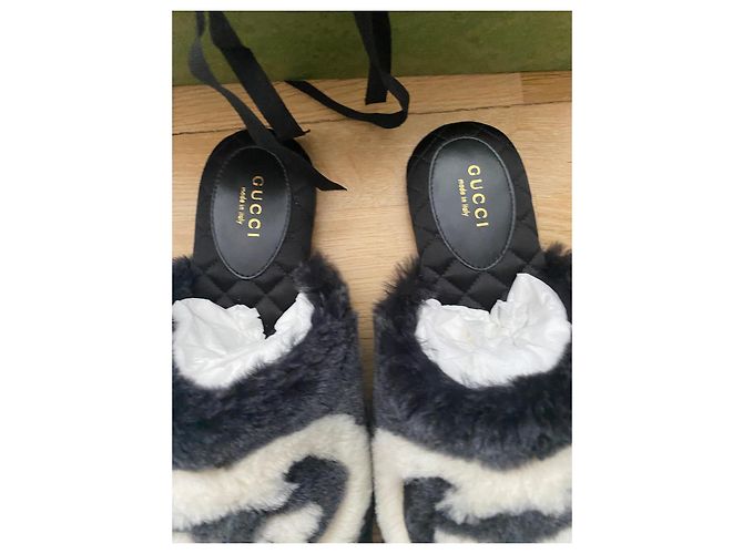 Schwarze Lammfell-Mules mit GG-Logo von Gucci Weiß - Ansicht 4