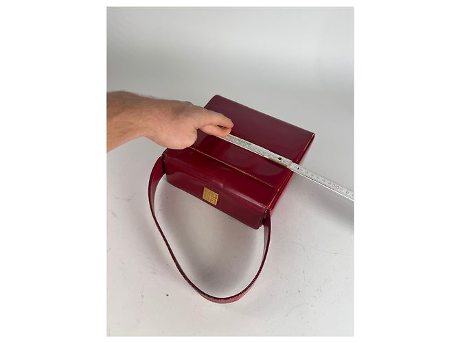 Vintage Givenchy Handtasche aus lackiertem Leder in Rot - Ansicht 10