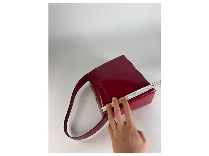 Vintage Givenchy Handtasche aus lackiertem Leder in Rot - Ansicht 11