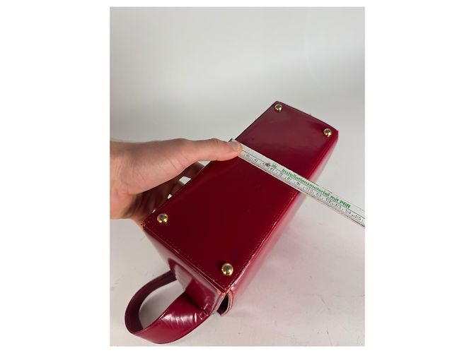 Vintage Givenchy Handtasche aus lackiertem Leder in Rot - Ansicht 13