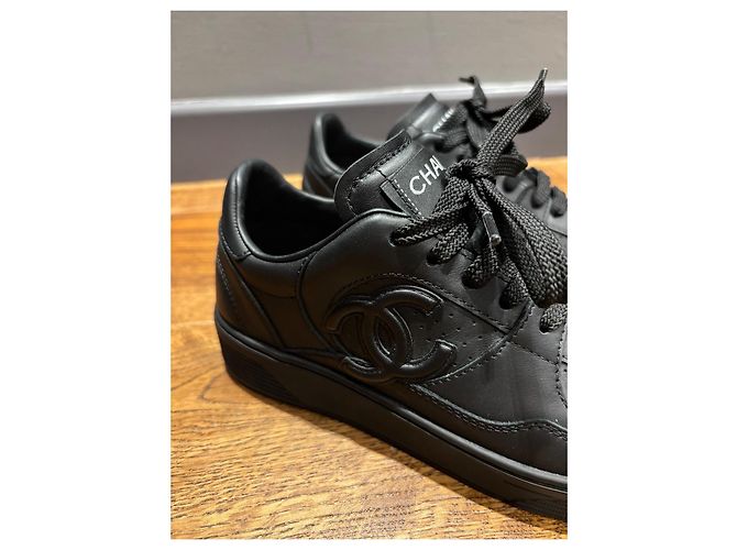Sneakers in pelle nera Chanel 37 Nero - vista 3