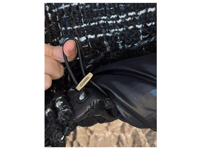 Cambon Chanel Giacca a piuma "Coco neige" in tweed e poliammide Nero Bianco - vista 7