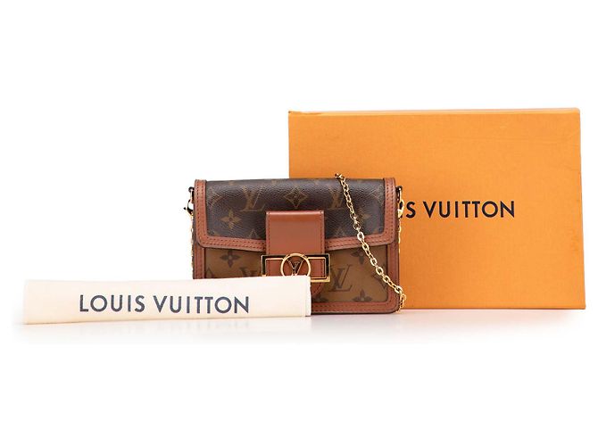 Carteira Louis Vuitton Dauphine Wallet on Chain em Monograma Reverso Marrom - vista 10