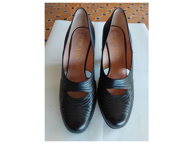 Prada Pumps aus schwarzem Leder 8cm Absatz - Ansicht 4
