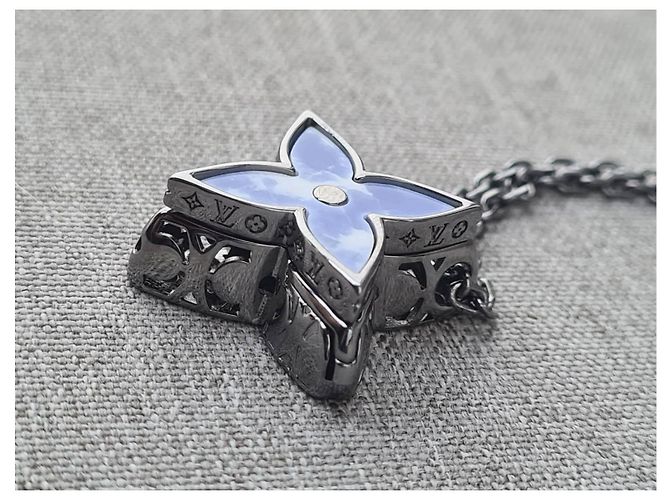 Louis Vuitton Collana Locket LV Ciel SS20 Virgil Abloh Rara Nero Blu chiaro - vista 10