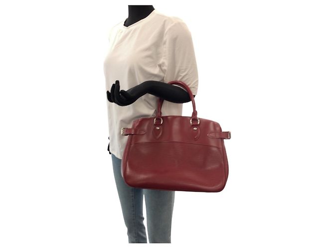Rote Leder Tote Bag Louis Vuitton Epi Passy PM - Ansicht 7