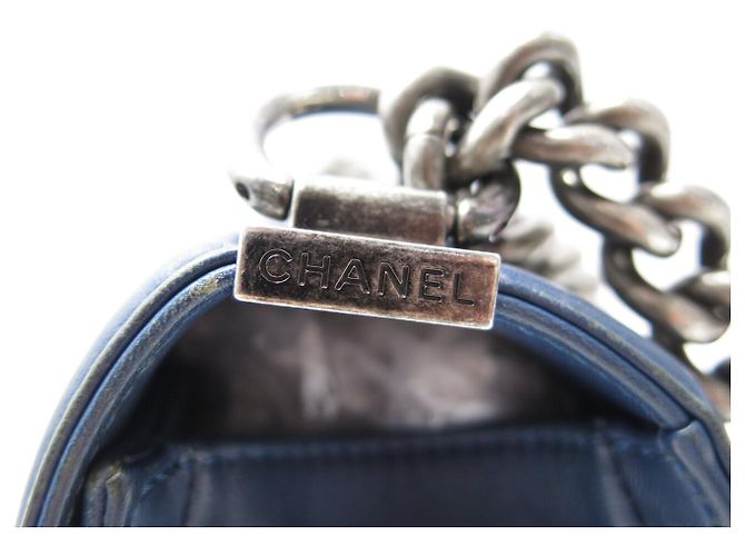 CHANEL BOY MEDIUM 25 CM CHEVRON BLAU LEDER HANDTASCHE - Ansicht 4