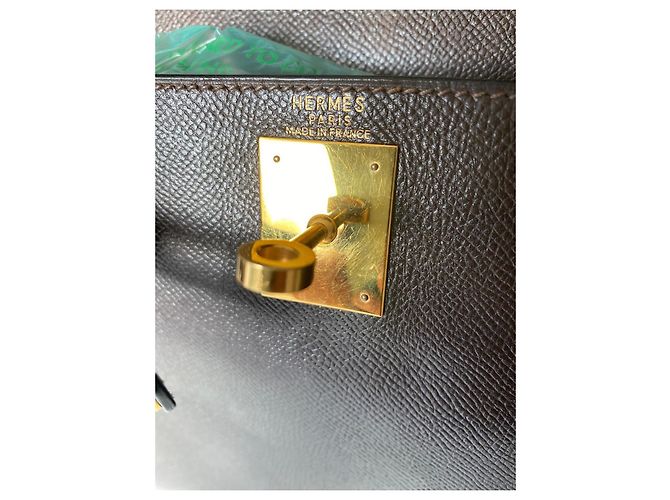 Bolsa de mão Hermès Kelly 28 em couro chocolate - vista 3