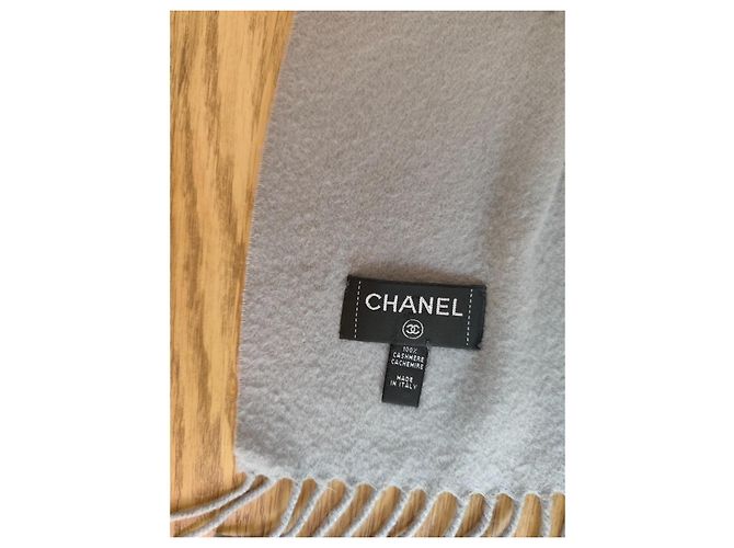 Sciarpa Chanel in cashmere grigio - vista 2