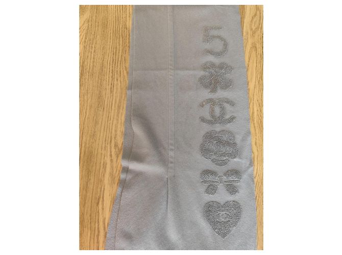 Sciarpa Chanel in cashmere grigio - vista 3