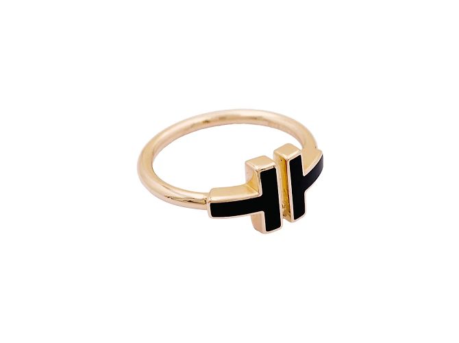 Anello Tiffany & Co, collezione "Wire" "Tiffany T" in oro rosa e onice. - vista 2