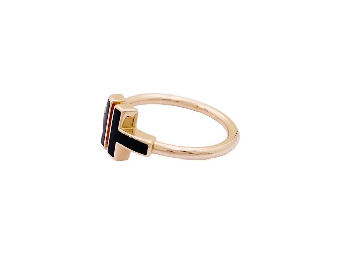 Anello Tiffany & Co, collezione "Wire" "Tiffany T" in oro rosa e onice. - vista 3