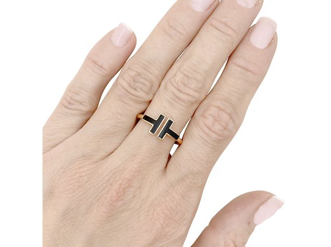 Anello Tiffany & Co, collezione "Wire" "Tiffany T" in oro rosa e onice. - vista 6