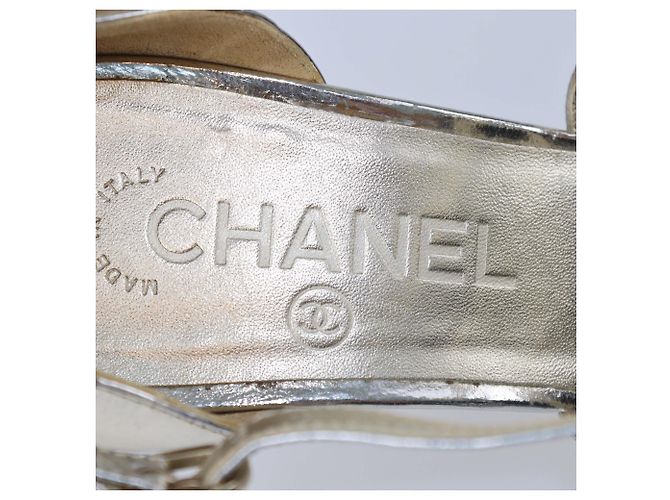 Sandali a più cinturini in pelle dorata Chanel D'oro - vista 6