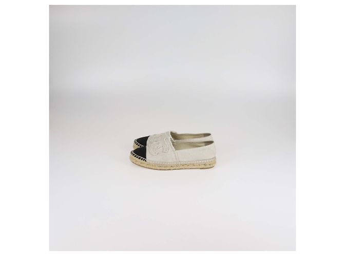 Chanel Espadrilles aus Canvas in Off-White/Schwarz mit CC-Kappe Aus weiß - Ansicht 4