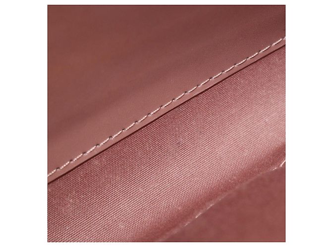 Clutch Louise Vernis Rose Velours Louis Vuitton Rosa - vista 5