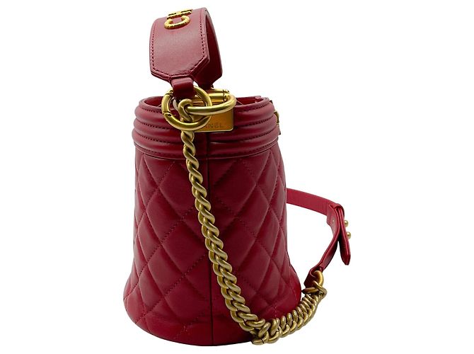Borsa Bucket Boy in pelle di vitello trapuntata Chanel rossa / hardware dorato Rosso - vista 2