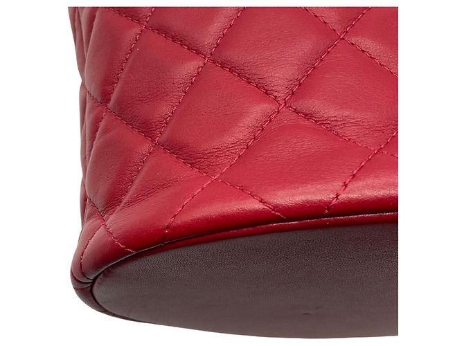 Borsa Bucket Boy in pelle di vitello trapuntata Chanel rossa / hardware dorato Rosso - vista 7