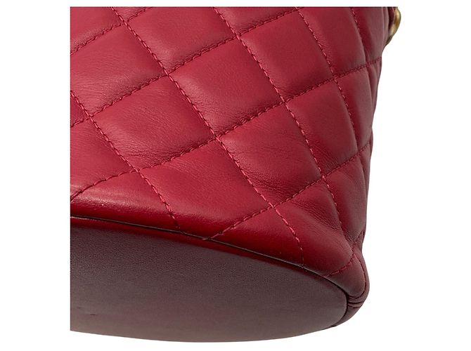 Borsa Bucket Boy in pelle di vitello trapuntata Chanel rossa / hardware dorato Rosso - vista 8