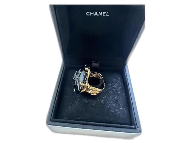 Cambon Anello Chanel Camelia Nero e Oro Ceramica - vista 2