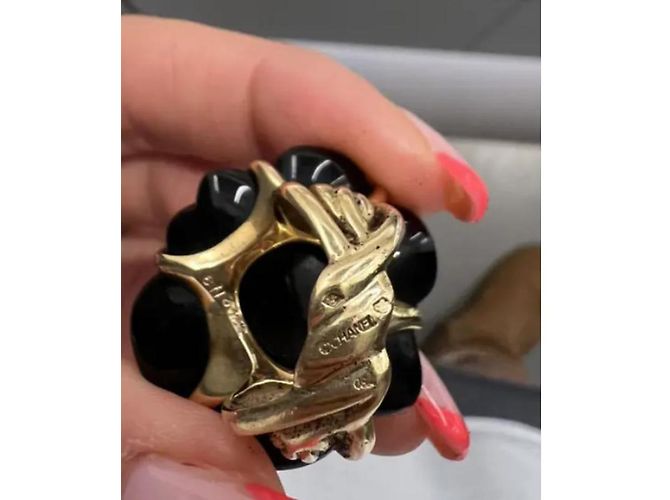 Cambon Anello Chanel Camelia Nero e Oro Ceramica - vista 3