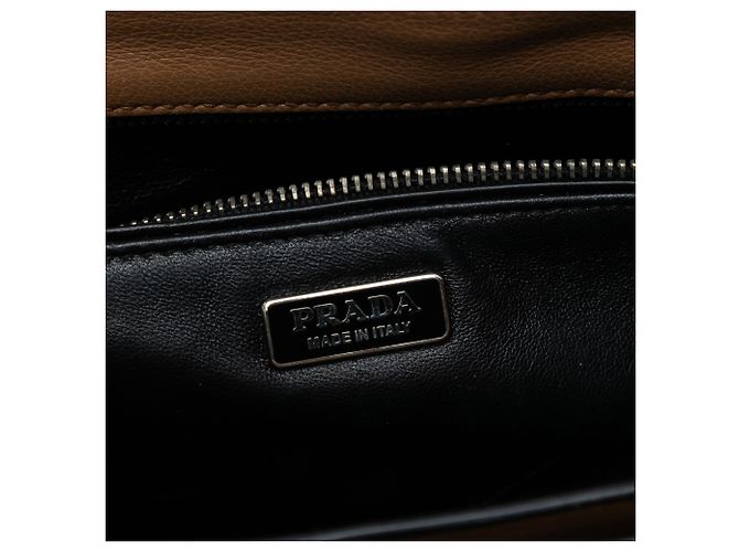 Borsa a tracolla Prada in vitello glacé marrone Arcade - vista 5