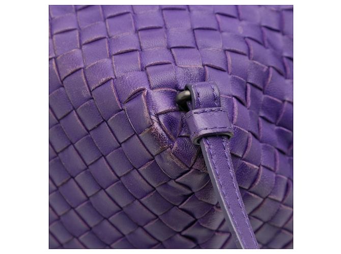 Bottega Veneta Cube Crossbody in Nappa Intrecciato Viola - vista 11