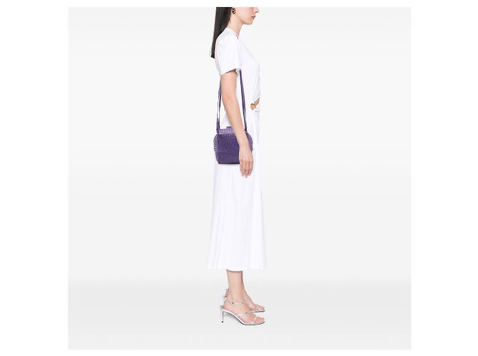 Bottega Veneta Cube Crossbody in Nappa Intrecciato Viola - vista 12