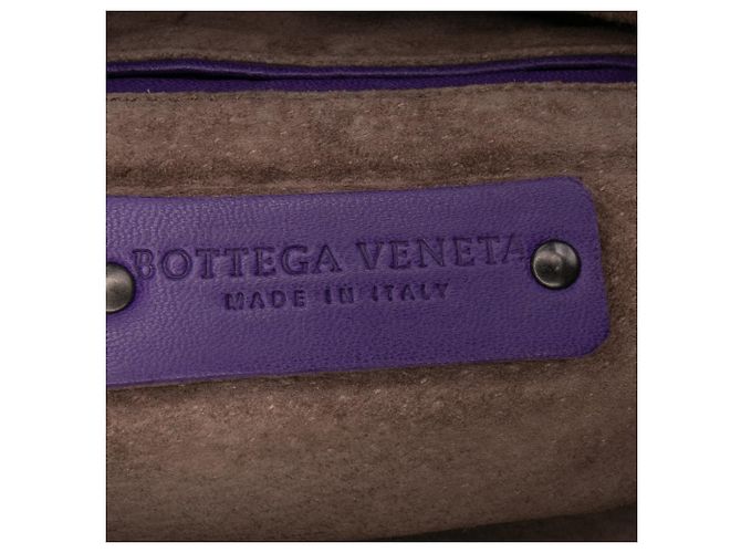 Bottega Veneta Cube Crossbody in Nappa Intrecciato Viola - vista 5