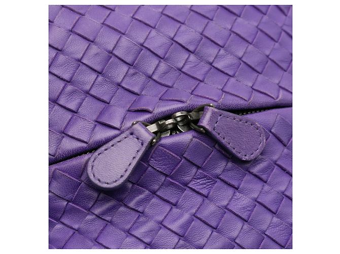 Bottega Veneta Cube Crossbody in Nappa Intrecciato Viola - vista 8