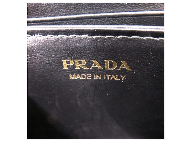 Prada Round Zipper Wallet Black - view 6
