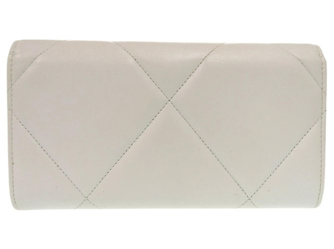 Cartera Larga Chanel 19 en Piel de Cordero Blanco - vista 2