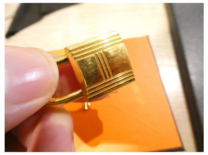 Chiusura Hermès in acciaio dorato per borse Hermès Birkin e Kelly, micro graffi Gold hardware - vista 6